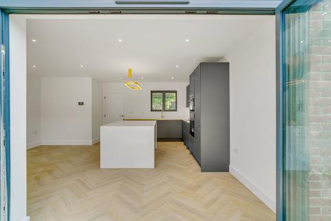 3 bedroom detached house for sale, Lodge Road, Wallington SM6