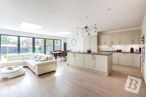 35 Knights Way, Brentwood, CM13 2BA