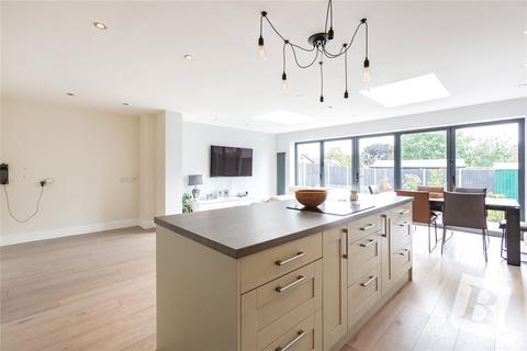 35 Knights Way, Brentwood, CM13 2BA