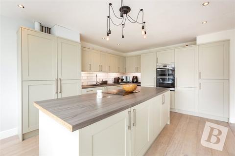 35 Knights Way, Brentwood, CM13 2BA