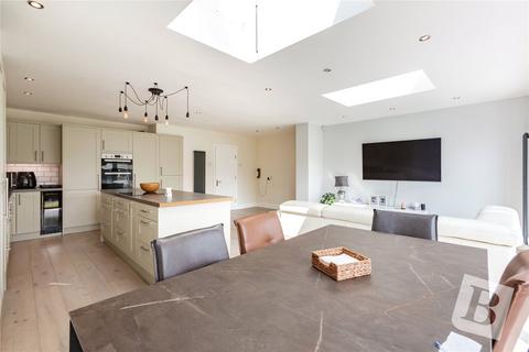 35 Knights Way, Brentwood, CM13 2BA