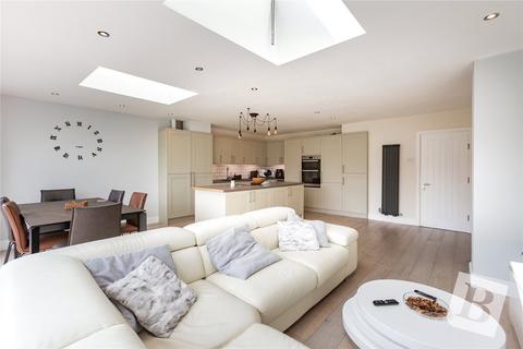 35 Knights Way, Brentwood, CM13 2BA