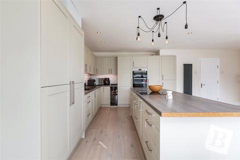 35 Knights Way, Brentwood, CM13 2BA