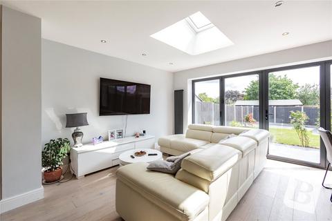 35 Knights Way, Brentwood, CM13 2BA