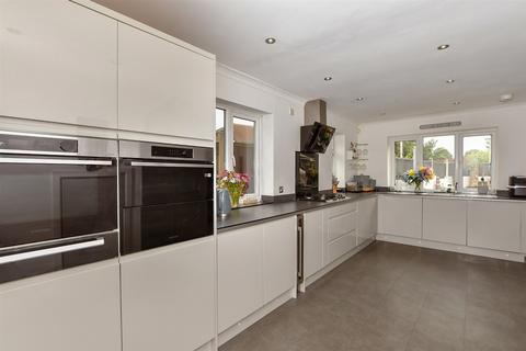 5 bedroom detached house for sale, Willow Road, Larkfield, Kent