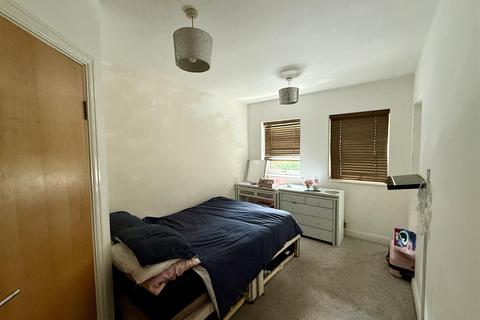 2 bedroom apartment for sale, Stretford Road, Urmston, Manchester