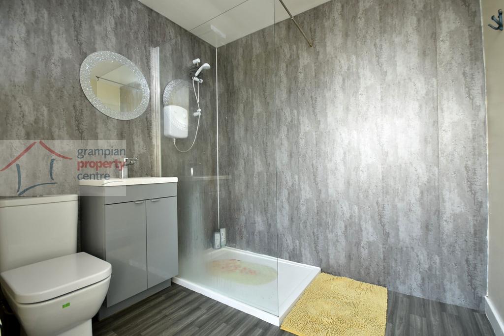 Shower Room .JPG
