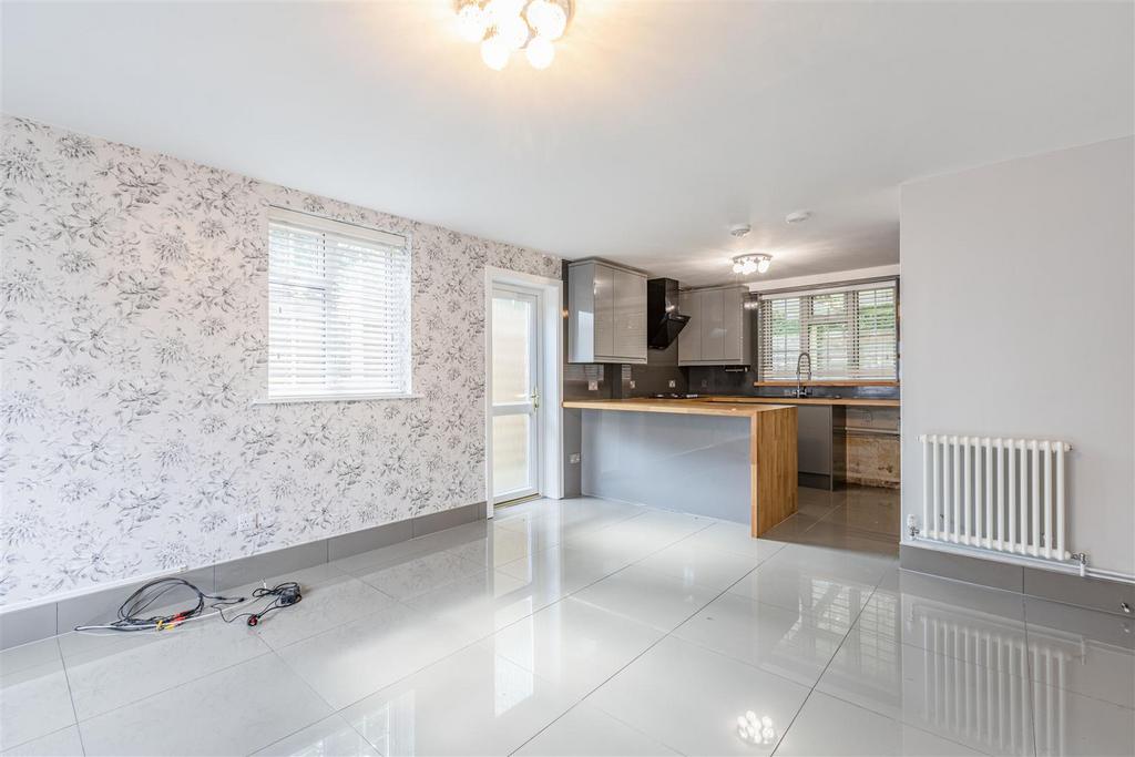 36 Birchwood, KT14 6 DW - 11.jpg