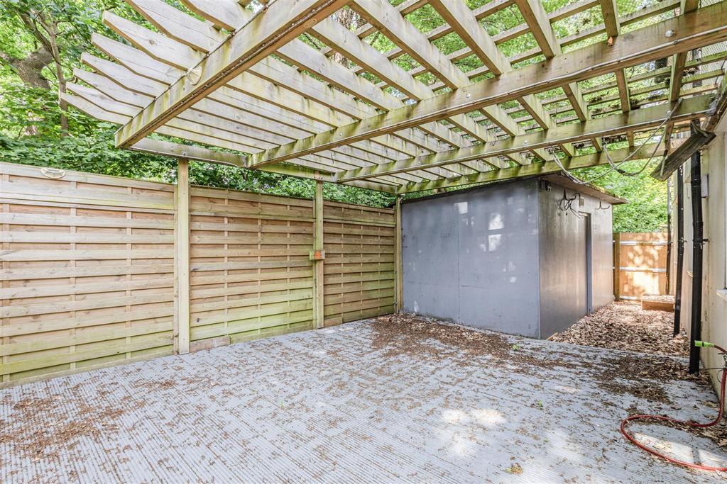 36 Birchwood, KT14 6 DW - 3.jpg