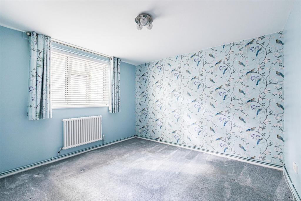 36 Birchwood, KT14 6 DW - 5.jpg