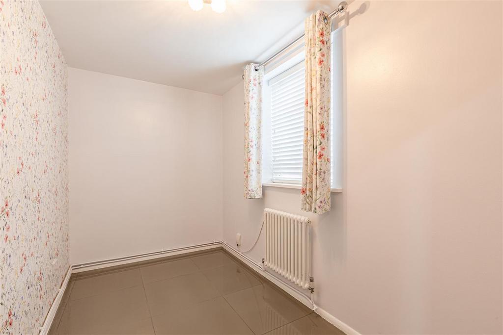 36 Birchwood, KT14 6 DW - 13.jpg
