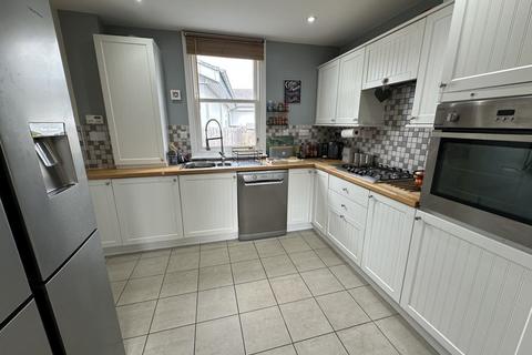 4 Canalside, Brecon, LD3 7FD
