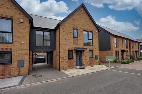 6 Maverick Drive, South Ockendon, RM15 5FY