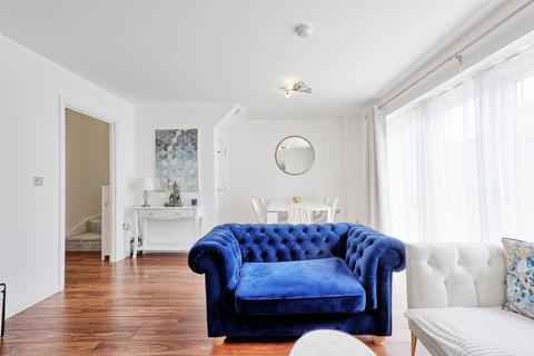 6 Maverick Drive, South Ockendon, RM15 5FY