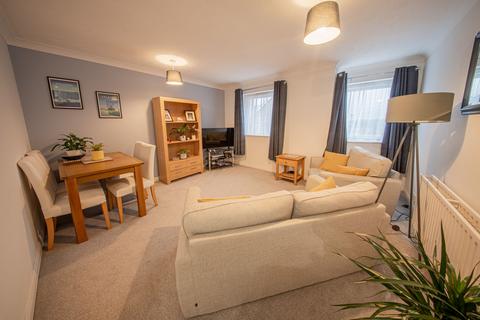 2 bedroom flat for sale, Franklynn Road, Horsted House Whitelands Franklynn Road, RH16