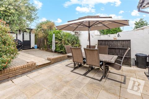82 Crow Lane, Romford, RM7 0EP