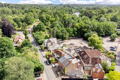 1 Blacknest Gate Road, Ascot, SL5 0PT