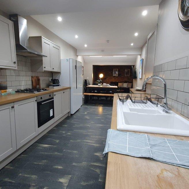Woodcroft-road-l15-2hq-981117