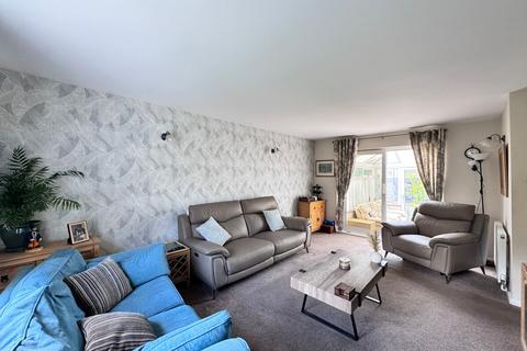 8 Lyttleton Crescent, Penistone, Sheffield, S36 6BX