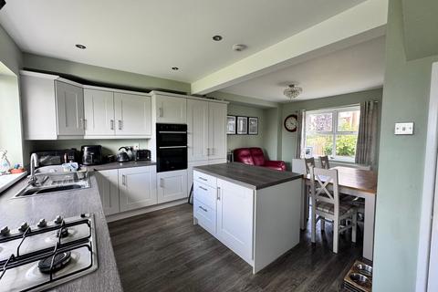 8 Lyttleton Crescent, Penistone, Sheffield, S36 6BX