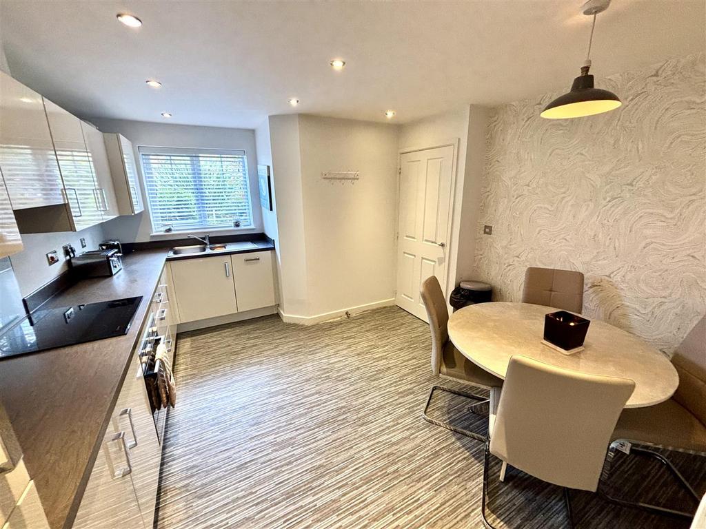Open Plan Kitchen and Dining Room