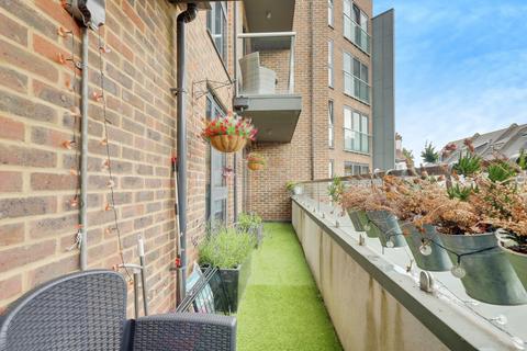 2 bedroom apartment for sale, Leigh Road, Leigh-on-sea, SS9