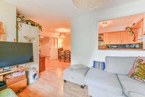 2 bedroom flat for sale, Muggeridge Close, South Croydon, CR2