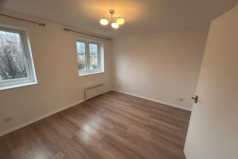 1 bedroom flat to rent, Crosslet Vale