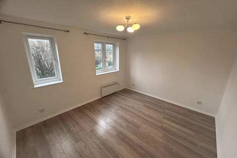 1 bedroom flat to rent, Crosslet Vale