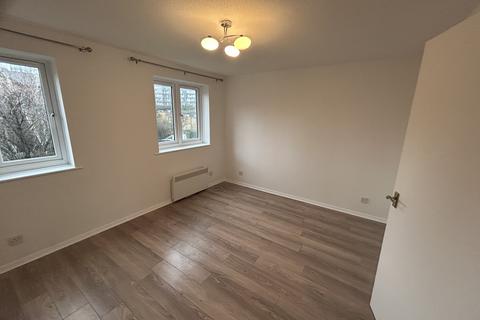 1 bedroom flat to rent, Crosslet Vale