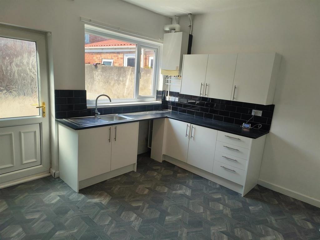 Kitchen 1.jpg