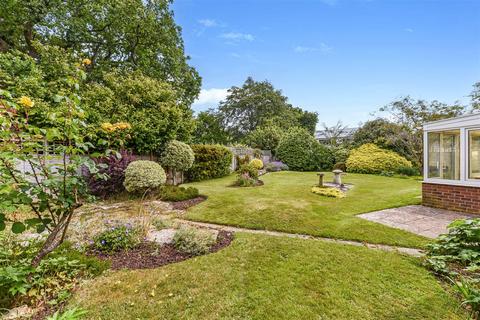 2 bedroom detached bungalow for sale, Ashburnham Close, Chichester