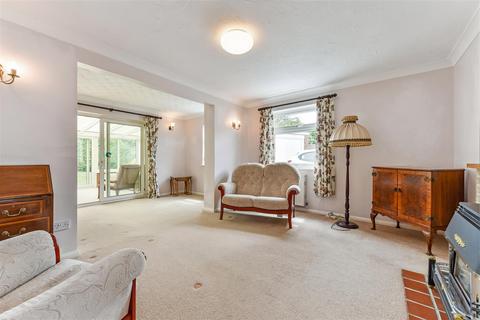 2 bedroom detached bungalow for sale, Ashburnham Close, Chichester