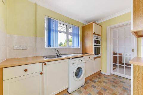 2 bedroom detached bungalow for sale, Ashburnham Close, Chichester