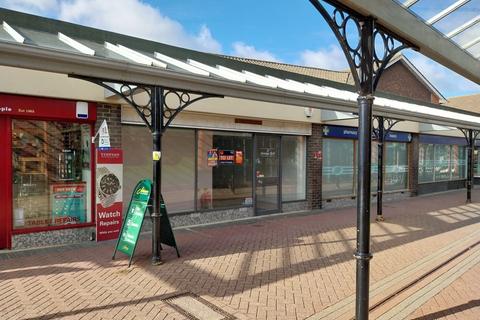 Retail property (high street) to rent - Hailsham BN27