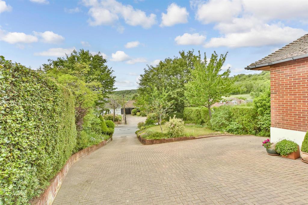 Driveway/Parking