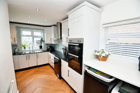 64 Burnside Avenue, Salford, M6 8WR