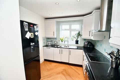 64 Burnside Avenue, Salford, M6 8WR