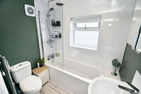 64 Burnside Avenue, Salford, M6 8WR
