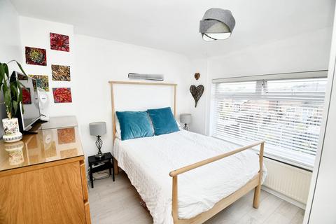 64 Burnside Avenue, Salford, M6 8WR