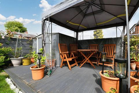 64 Burnside Avenue, Salford, M6 8WR