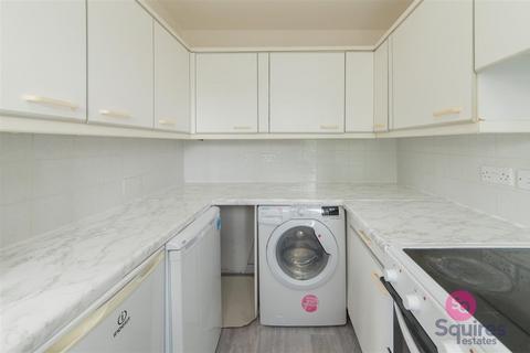 3 bedroom flat for sale, Nether Street, London