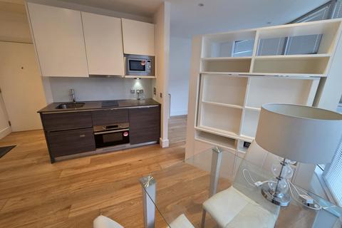 Studio to rent, Trinity Square, Hounslow, TW3