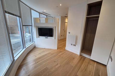 Studio to rent, Trinity Square, Hounslow, TW3