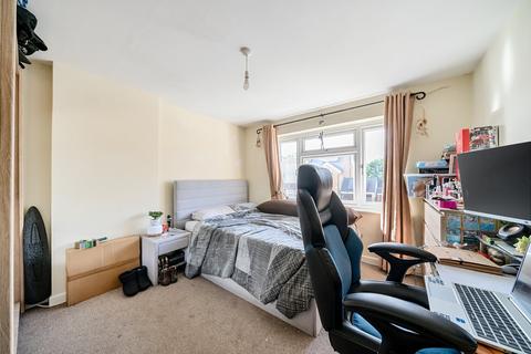 3 Gaveston Close, Byfleet, West Byfleet, KT14 7HE