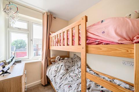 3 Gaveston Close, Byfleet, West Byfleet, KT14 7HE