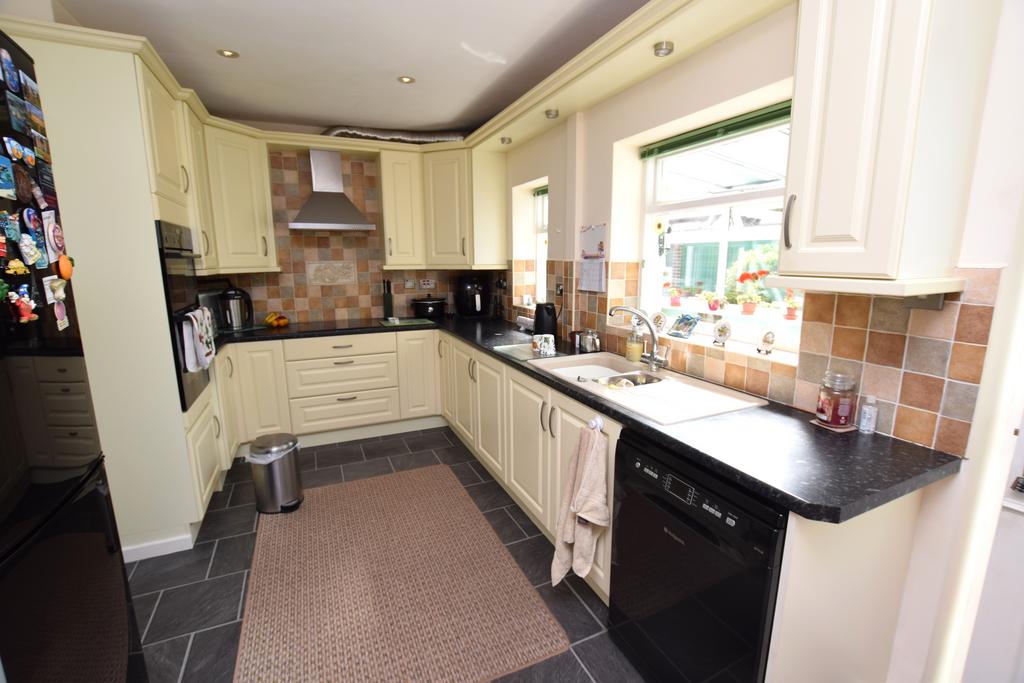 Breakfast/kitchen