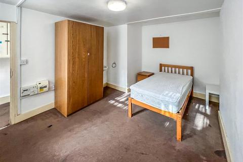 1 bedroom in a house share to rent, Bedford Square, Brighton