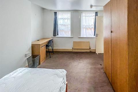 1 bedroom in a house share to rent, Bedford Square, Brighton