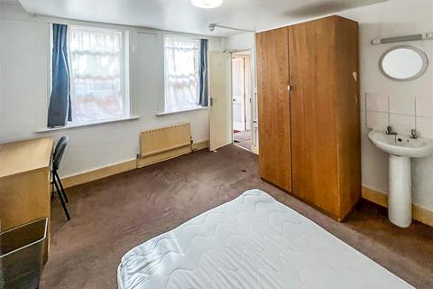 1 bedroom in a house share to rent, Bedford Square, Brighton